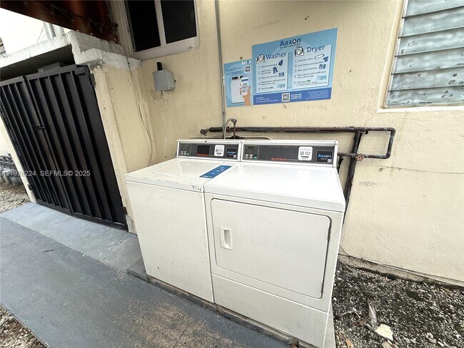 Building Photo - 6885 Byron Ave