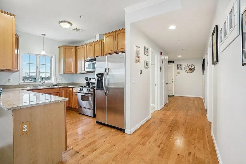 Building Photo - 7 F St