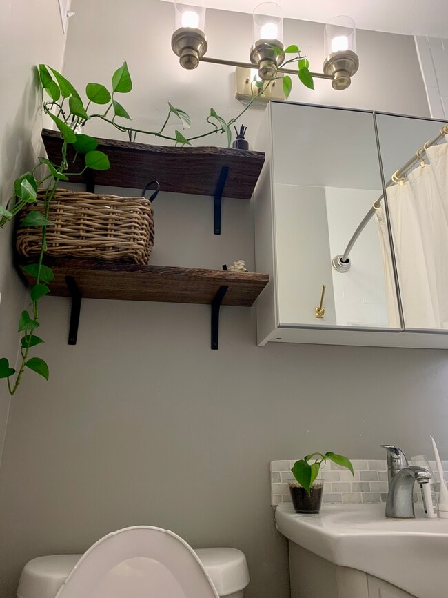 Building Photo - 504 Bashford Ln