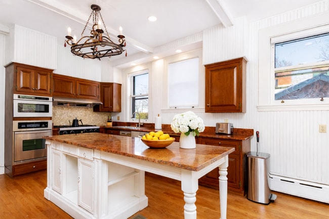 Building Photo - 671 Prospect St