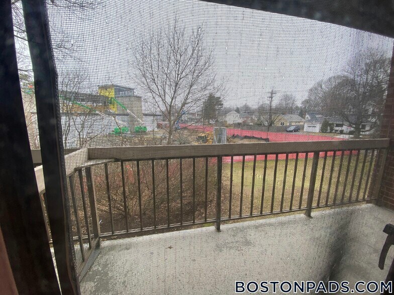 Building Photo - 757 Highland Ave