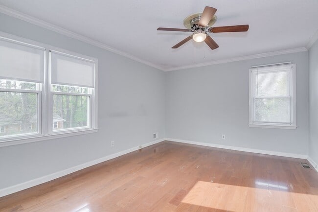 Building Photo - Great Location 4 Bedroom