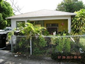 Building Photo - 422 NW 7th Terrace