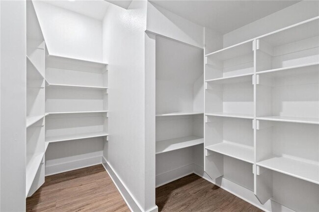 Building Photo - 1851 Utopia St