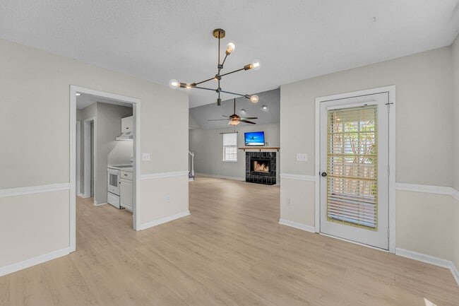 Building Photo - Charming 3BR/2.5BA Home with 2-Car Garage & Fenced Yard in Citadel Woods — West Ashley