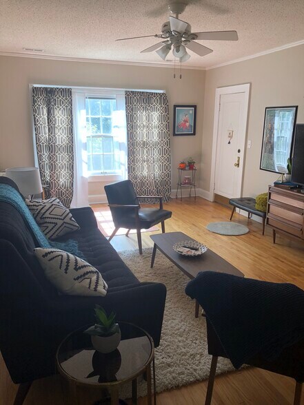 Living Room - 2640 Lake St