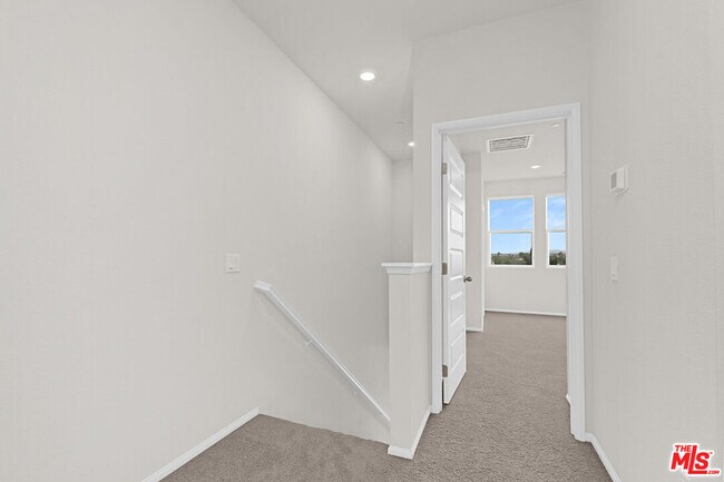 Building Photo - 220 Lockhart Wy