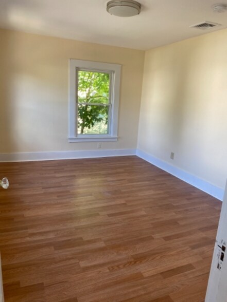 Building Photo - 134 School St