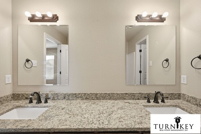 Building Photo - 131 Sunburst Ct