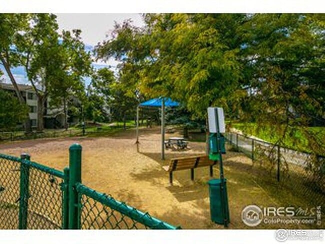 Building Photo - Top Floor 2bed/2bath Condo - Open Floor Pa...