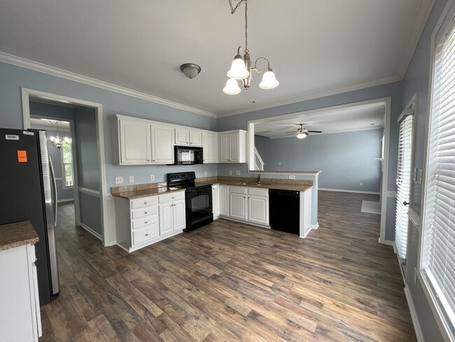 Building Photo - 783 Hay River St