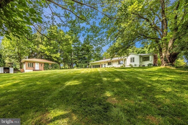 Primary Photo - 6023 Jefferson Blvd