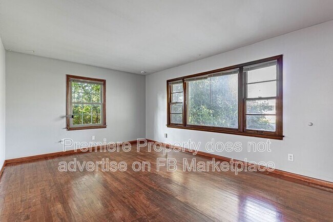 Building Photo - 1139 1/2 S Haden St