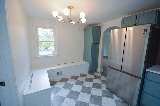Building Photo - Fantastic Uptown home with amazing details throughout!