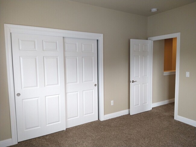Building Photo - Stunning Luxury Townhome – 3 Bedroom, 2.5 Bath – Modern Comfort & Style