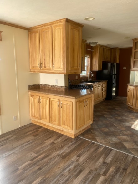 Building Photo - 36 River St