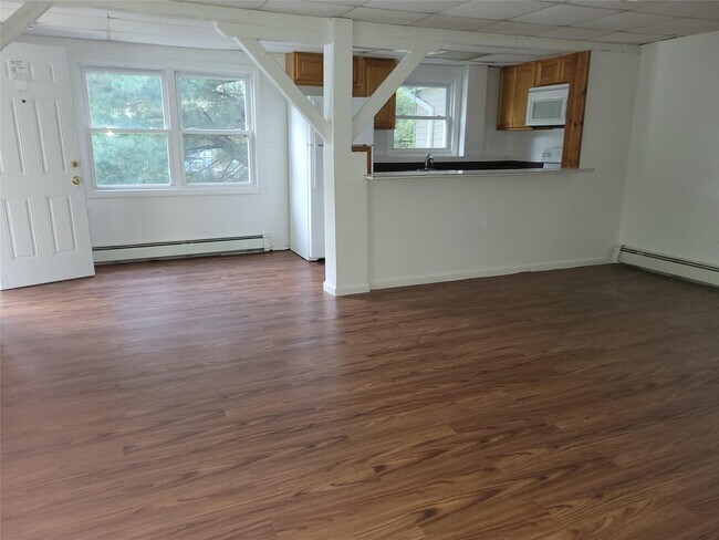 Building Photo - 10 Henning Dr