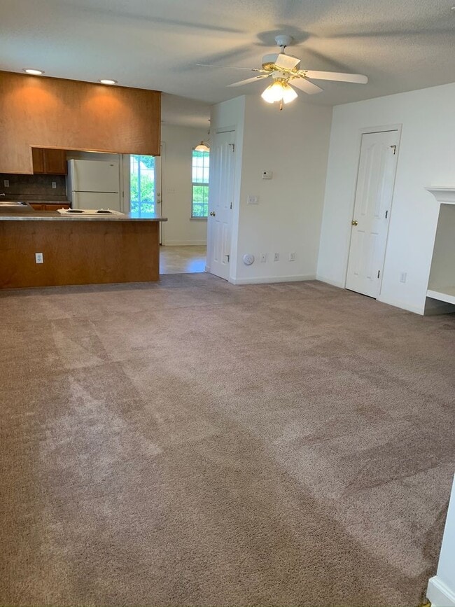 Building Photo - 128 Clusters Cir