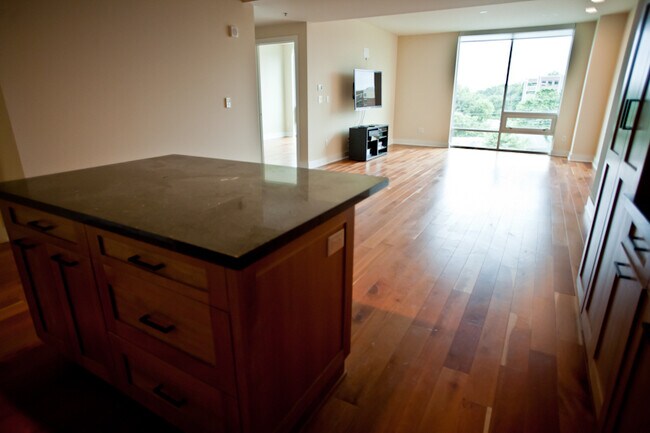 Building Photo - Rare Opportunity: Stunning and Spacious One-Bedroom Condo in Greenbridge!