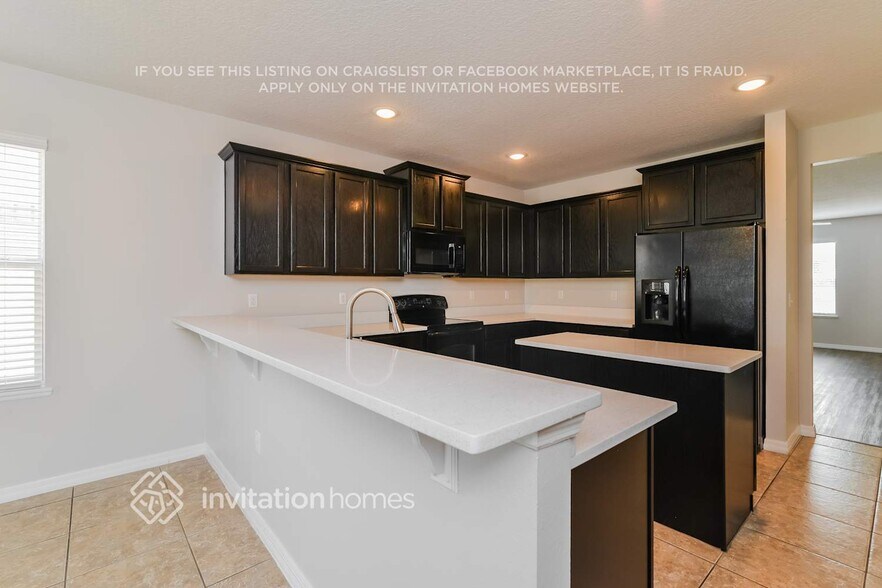 Building Photo - 5630 Silver Thistle Ln