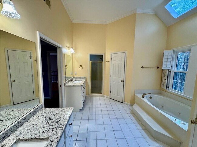 Building Photo - 5450 Heathridge Terrace