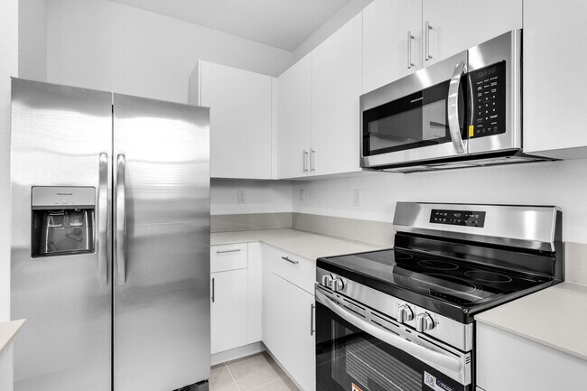 Building Photo - 2665 SE 28th St