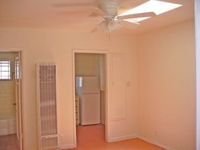 Building Photo - 626 Rose Ave