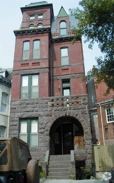 Building Photo - 203 3rd St SE