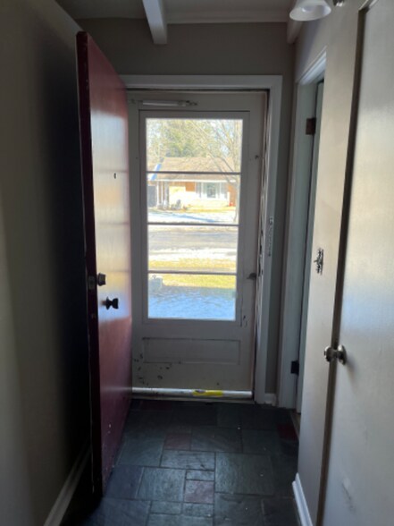 Building Photo - 930 Sherwood St