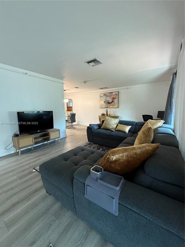 Building Photo - 2706 Montego Dr