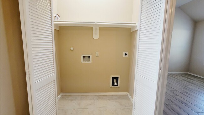 Building Photo - 14747 Briceland Springs Dr