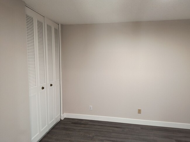 Building Photo - Newley Updated 4 bedroom, 2.5 bathroom Townhome in Citrus Heights!!!