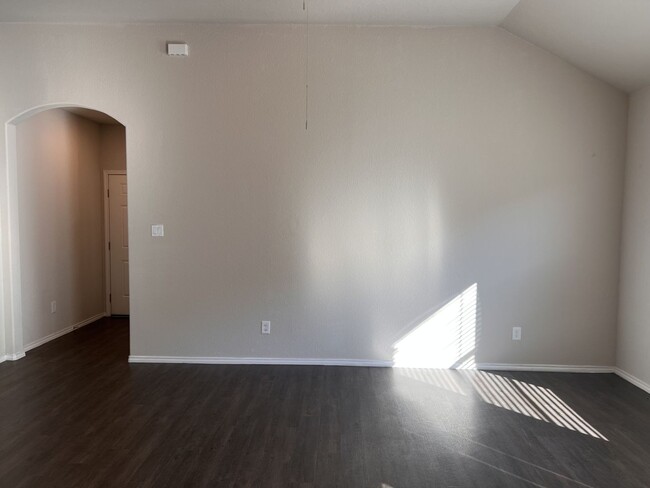 Building Photo - Luxury Duplex - Navarro ISD