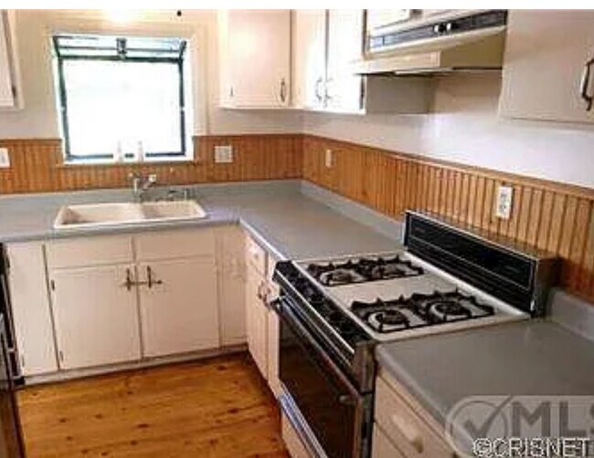 Kitchen - 3626 Veteran Ave