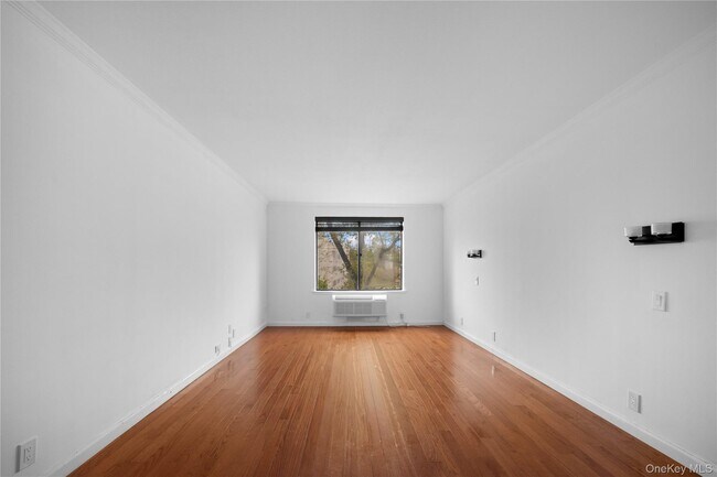 Building Photo - 141 Great Neck Rd