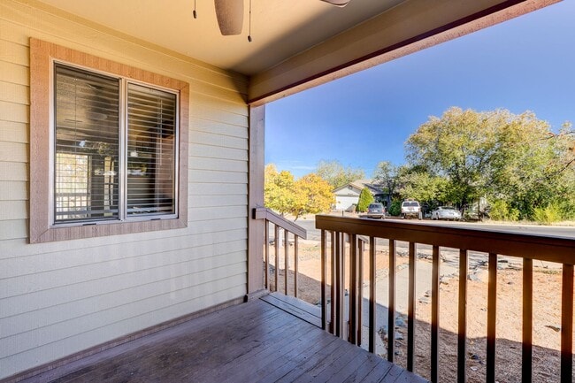 Building Photo - Condo in Montana Villas!