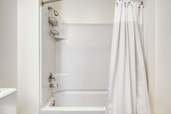 Building Photo - 330 3rd Ave W