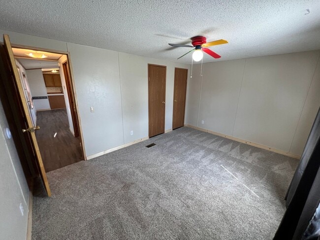 Building Photo - 2 Bedroom 2 Bath Updated Mobile Home in Cliffview Mobile Home Park. Very well kept-up area.