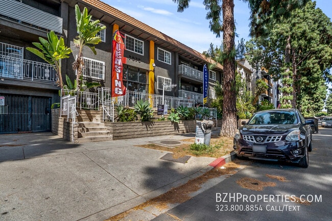 Building Photo - Beautiful 1 Bedroom in Prime Hollywood