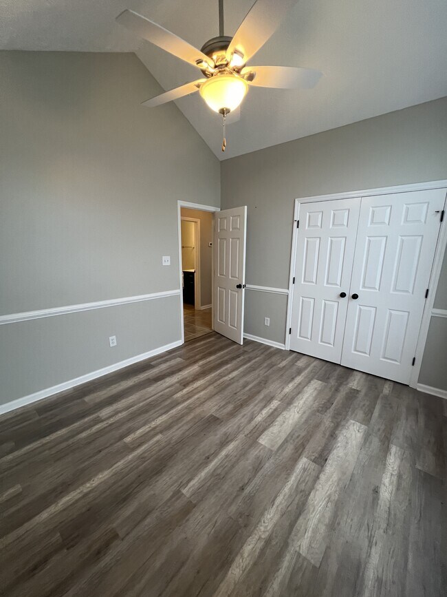 Building Photo - 5617 Shady Pine Ct