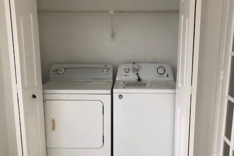 laundry room in apartment - 3380 Pinewalk Dr N