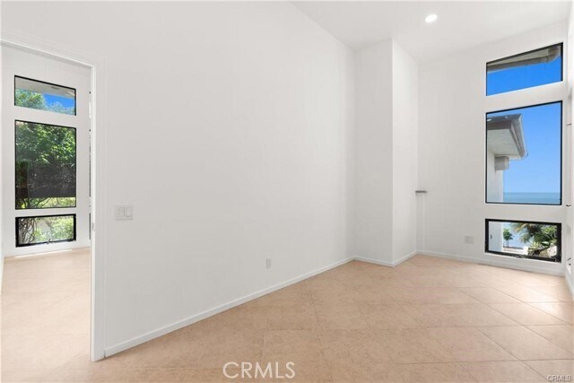 Building Photo - 2105 W Paseo Del Mar