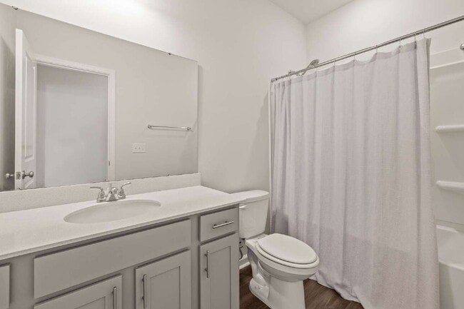 Building Photo - "Charming 3-Bed 2-Bath Residence in Telfai...