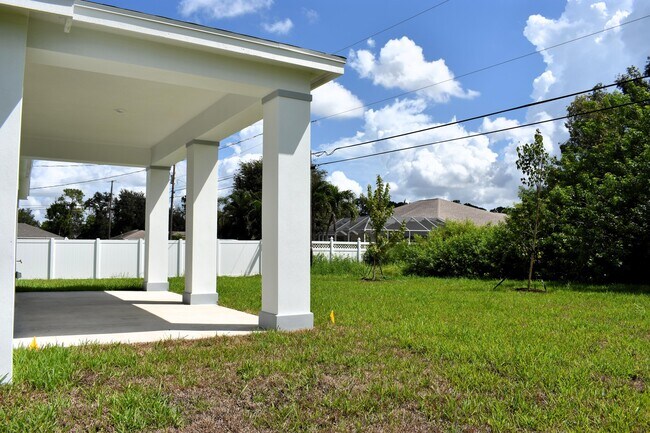 Building Photo - 3109 SW Curcuma St