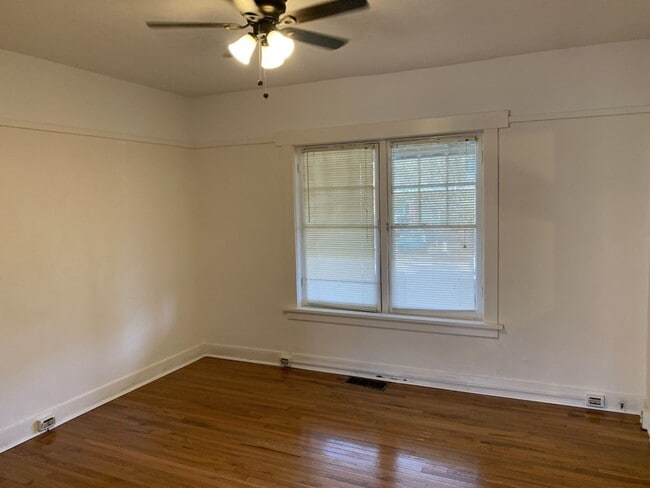 Building Photo - Great Morningside Row House with Front Porch!