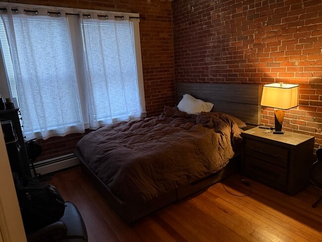 Building Photo - 105 Main St