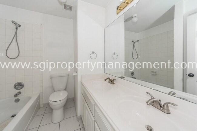 Building Photo - 6001 Pinwood Cir