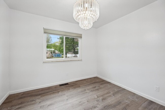 Building Photo - Move-In Ready 4 bedroom, 3 bathroom Home i...