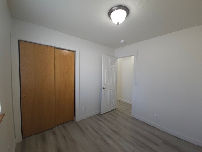 Building Photo - Recently Remodeled Home
