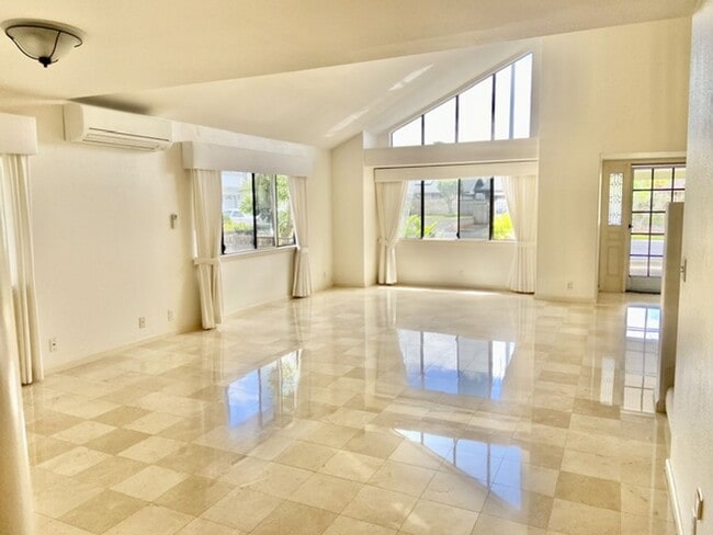 Building Photo - Mililani Mauka Executive home. 4 bedroom 2.5 bath home